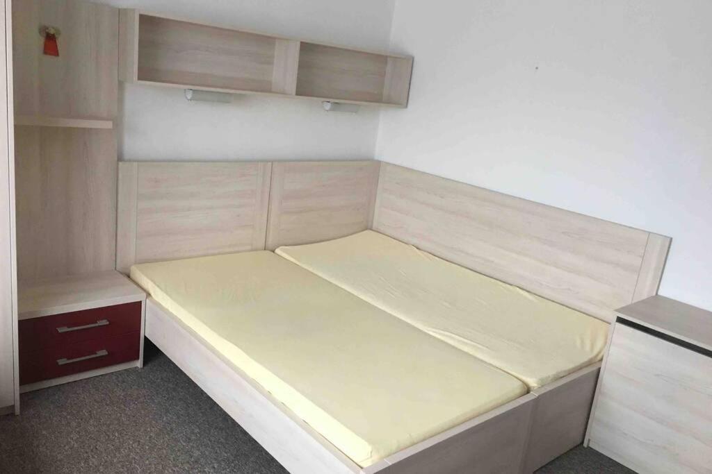 Family Apartment With Garden And Parking Spot Ceske Budejovice Kültér fotó